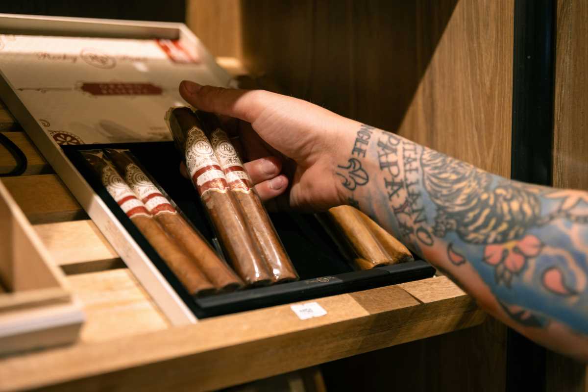 Tips for Selecting Craft Cigars that Deliver Rich Flavor