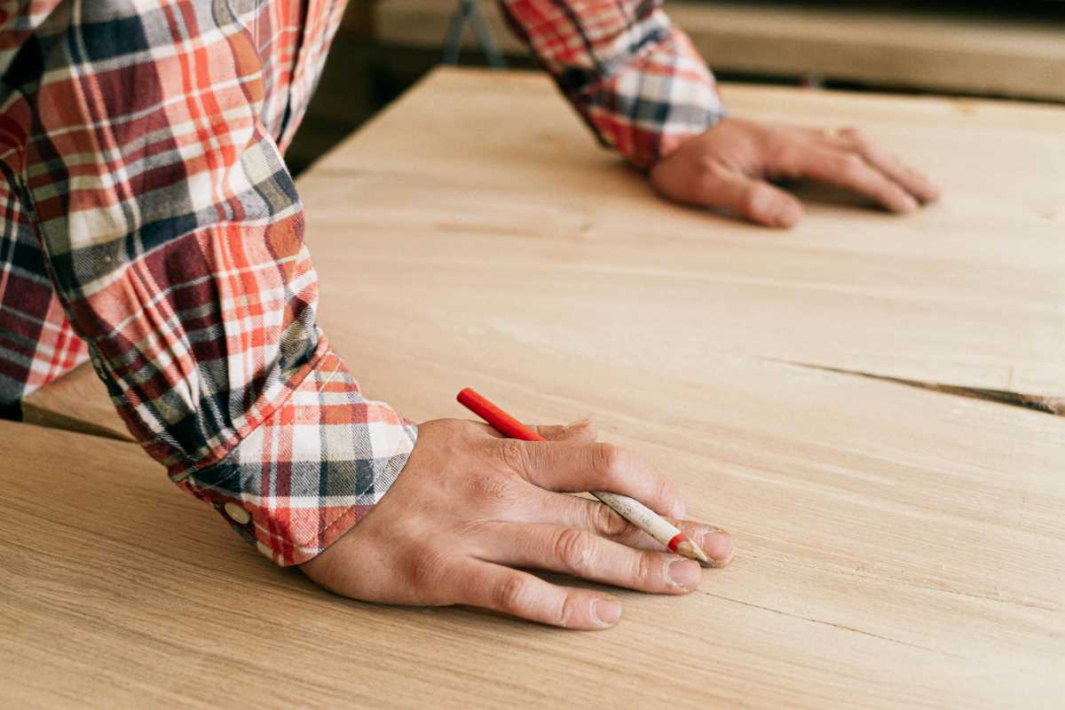 5 Essential Woodworking Projects for the Backyard